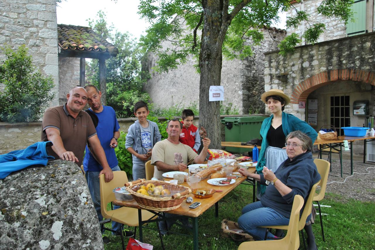 Avant la fête - un moment de détente pour les bénévoles