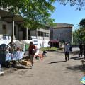 Stands dans la cour de l'école