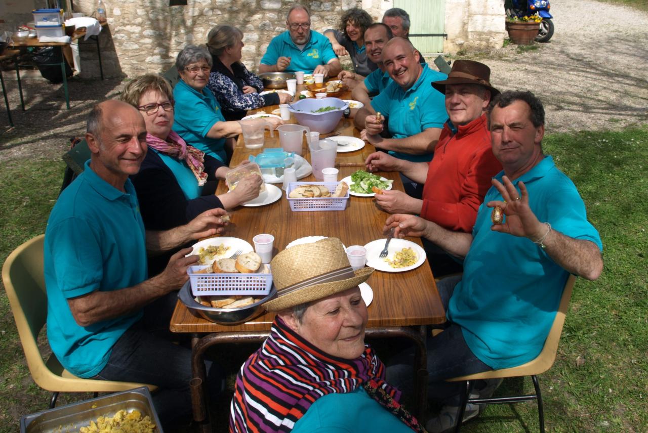 les bénévoles du flep passent enfin à table