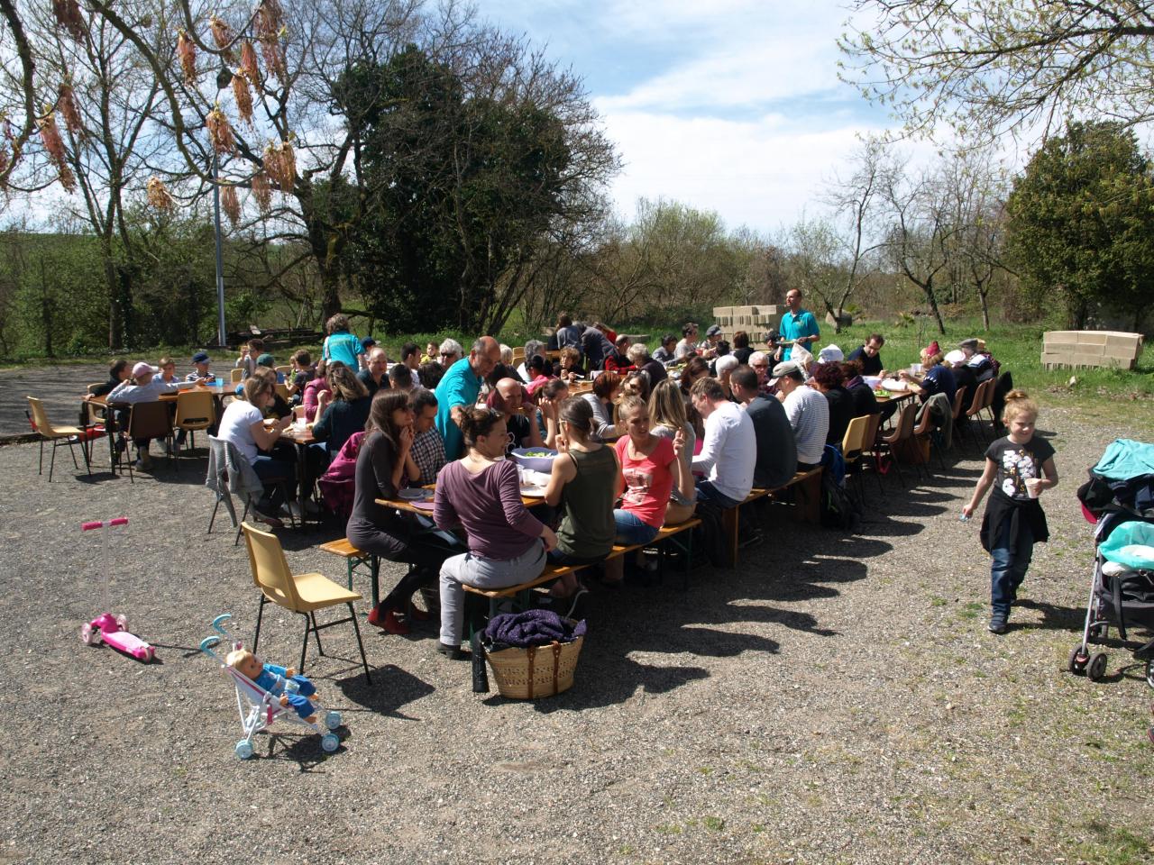 Le repas au soleil 1